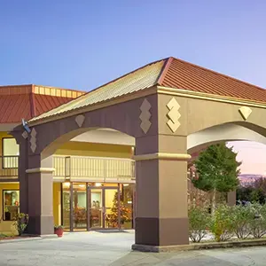 Red Roof Inn & Suites